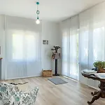 Lovely With Garden And Tank Pool Near The *