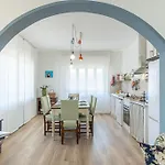 Lovely With Garden And Tank Pool Near The