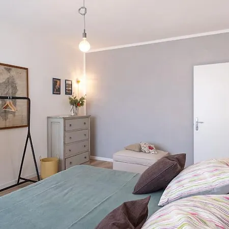 Lovely With Garden And Tank Pool Near The
