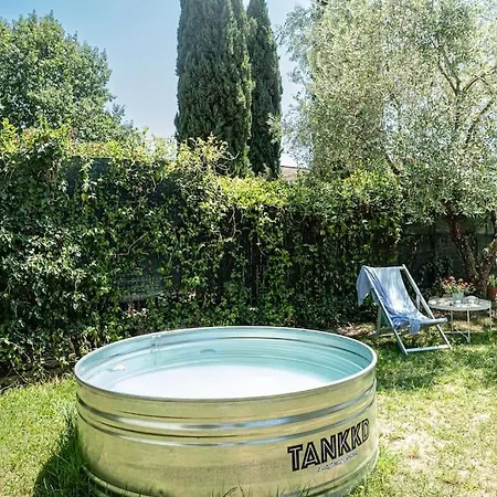 Lovely With Garden And Tank Pool Near The