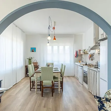 Lovely With Garden And Tank Pool Near The