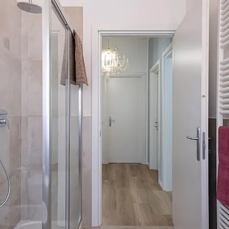 Lovely With Garden And Tank Pool Near The